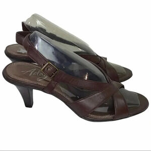 Adagio Lanny 9.5M brown leather 3” sling back heel‎